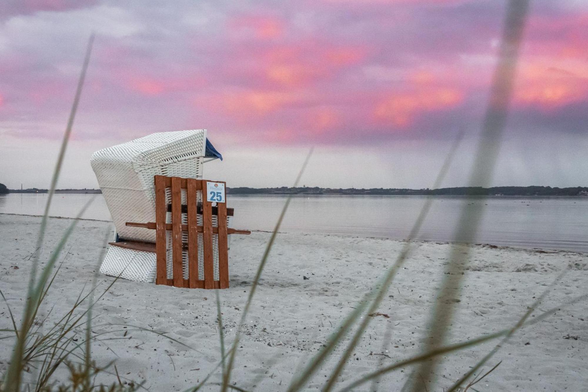 Ostsee-Strandhaus-Holnis กลึคส์บวร์ก ภายนอก รูปภาพ